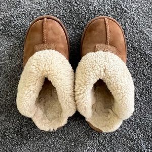 Barely worn ugh slippers